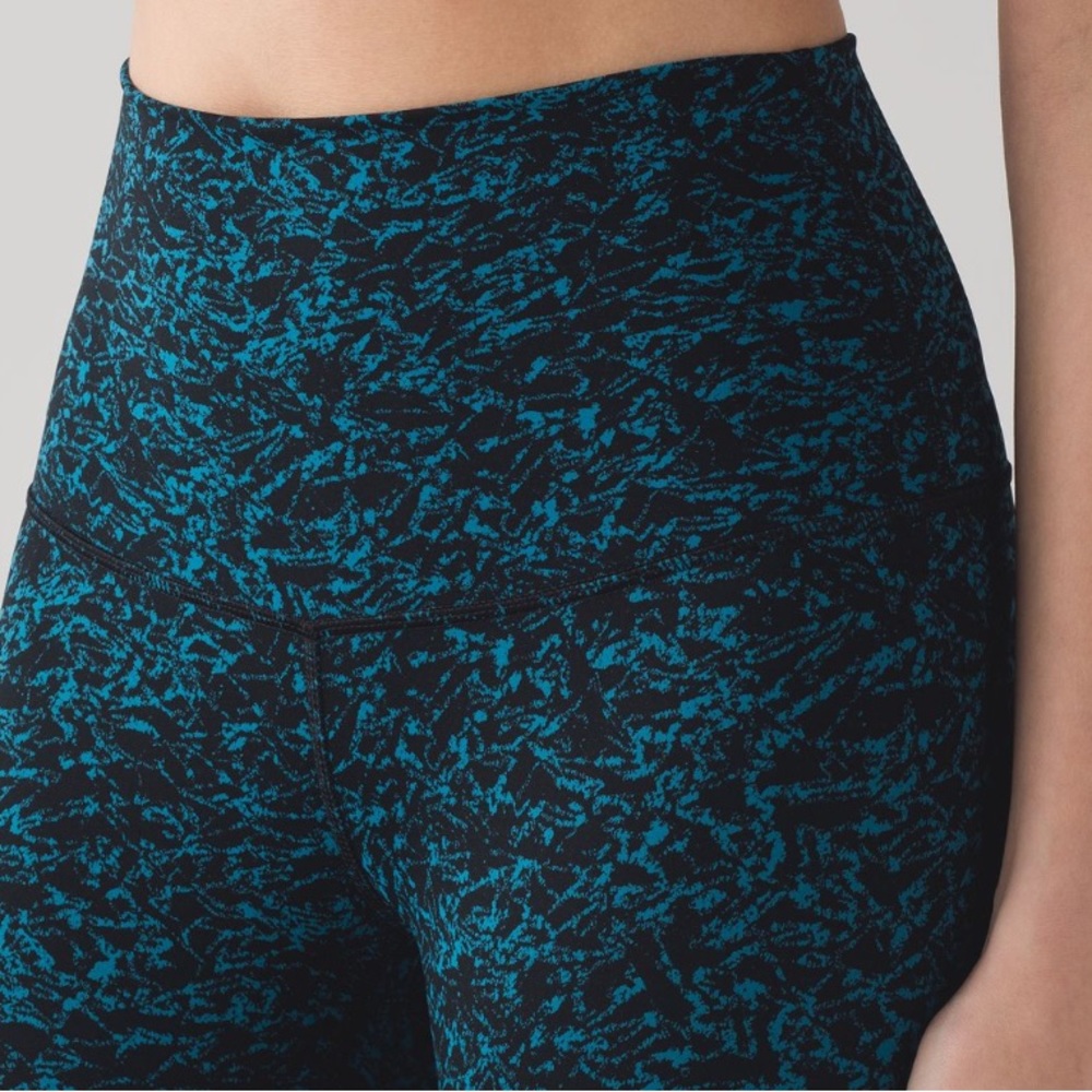 Lululemon Align Crops Wunder Under Style Black Blue Pattern Size 2 4 NWOT